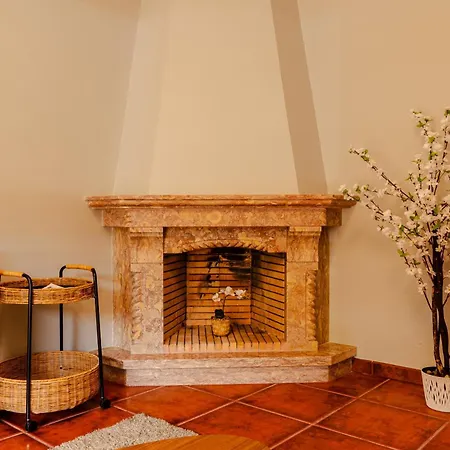 Caldas Charm Getaway - Garden Terrace & Comfort アパート *