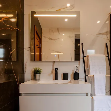 Apartment Caldas Charm Getaway - Garden Terrace & Comfort
