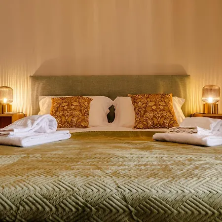 Caldas Charm Getaway - Garden Terrace & Comfort Apartment