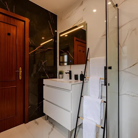 Caldas Charm Getaway - Garden Terrace & Comfort Apartment Caldas Da Rainha